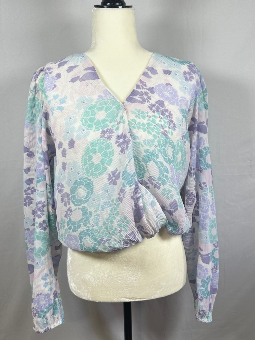 Women's Midnight Sky Blouse Cinched Snap Back Tie Size Large Long Sleeve Crop